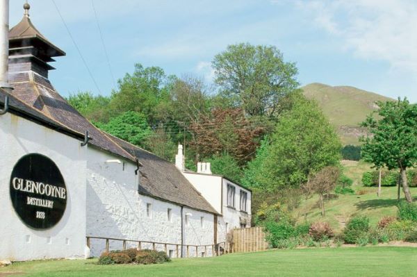 Glengoyne Distillery surrounded by greenery 